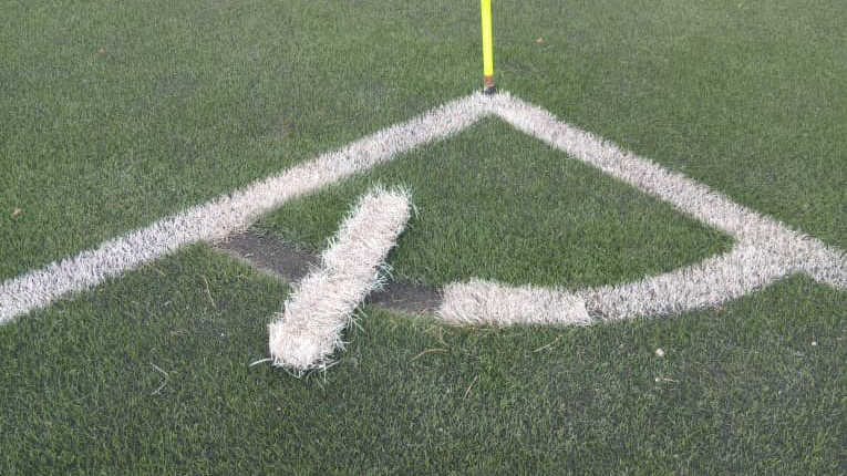 The appearance of the white patch at one corner flag.